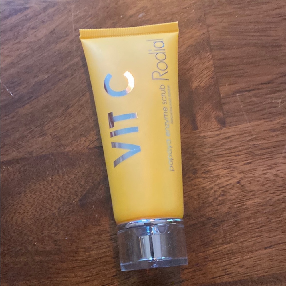 Rodial Vit C Papaya Enzyme Scrub